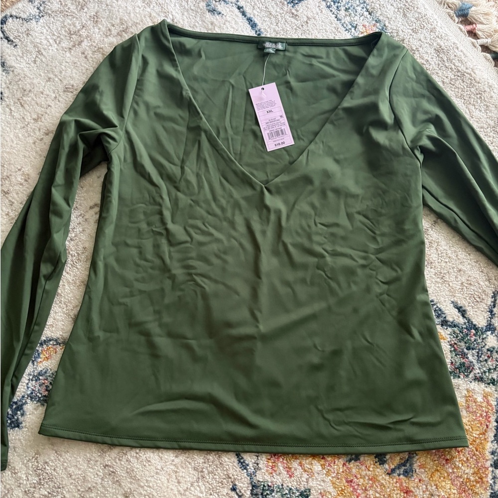 Women’s emerald Green V-Neck Long Sleeve Top
